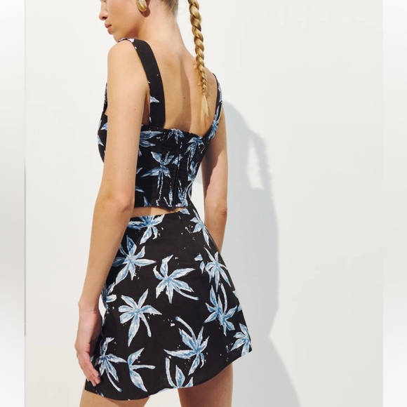 Reformation Vio Linen Top and Margot Linen Skirt in Date Palm - Picture 4 of 8